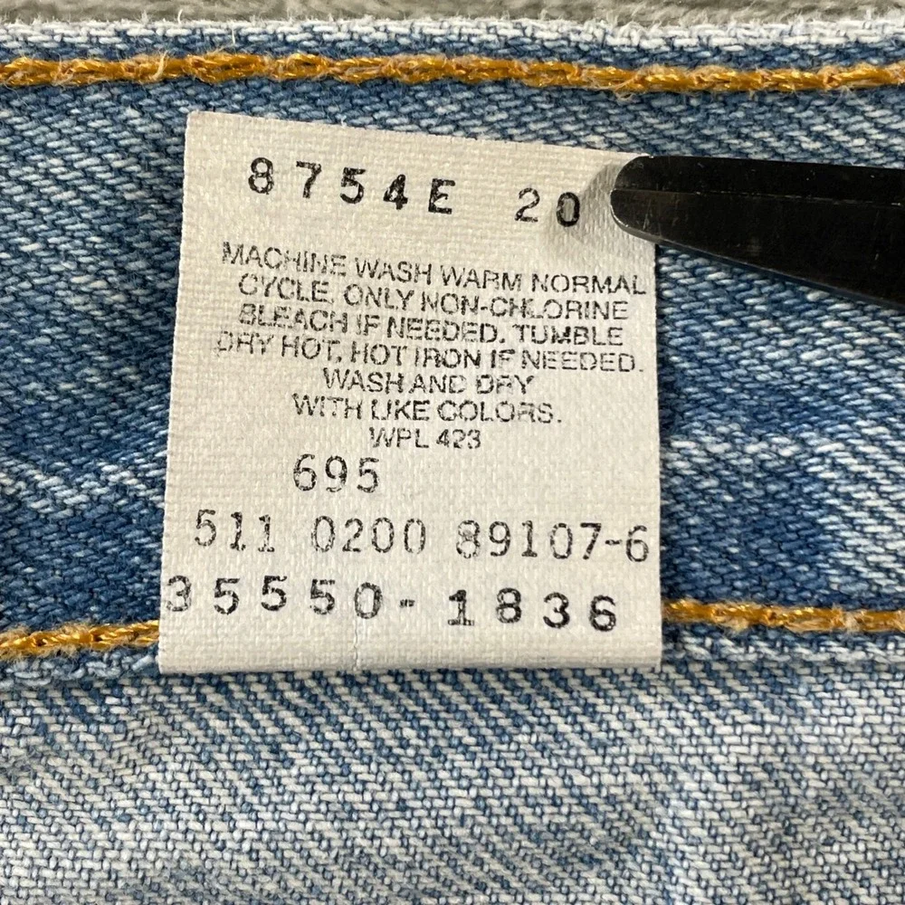 Vintage Levis 550 Denim Shorts Relaxed Fit Mens 34 Blue Light Wash USA Y2K